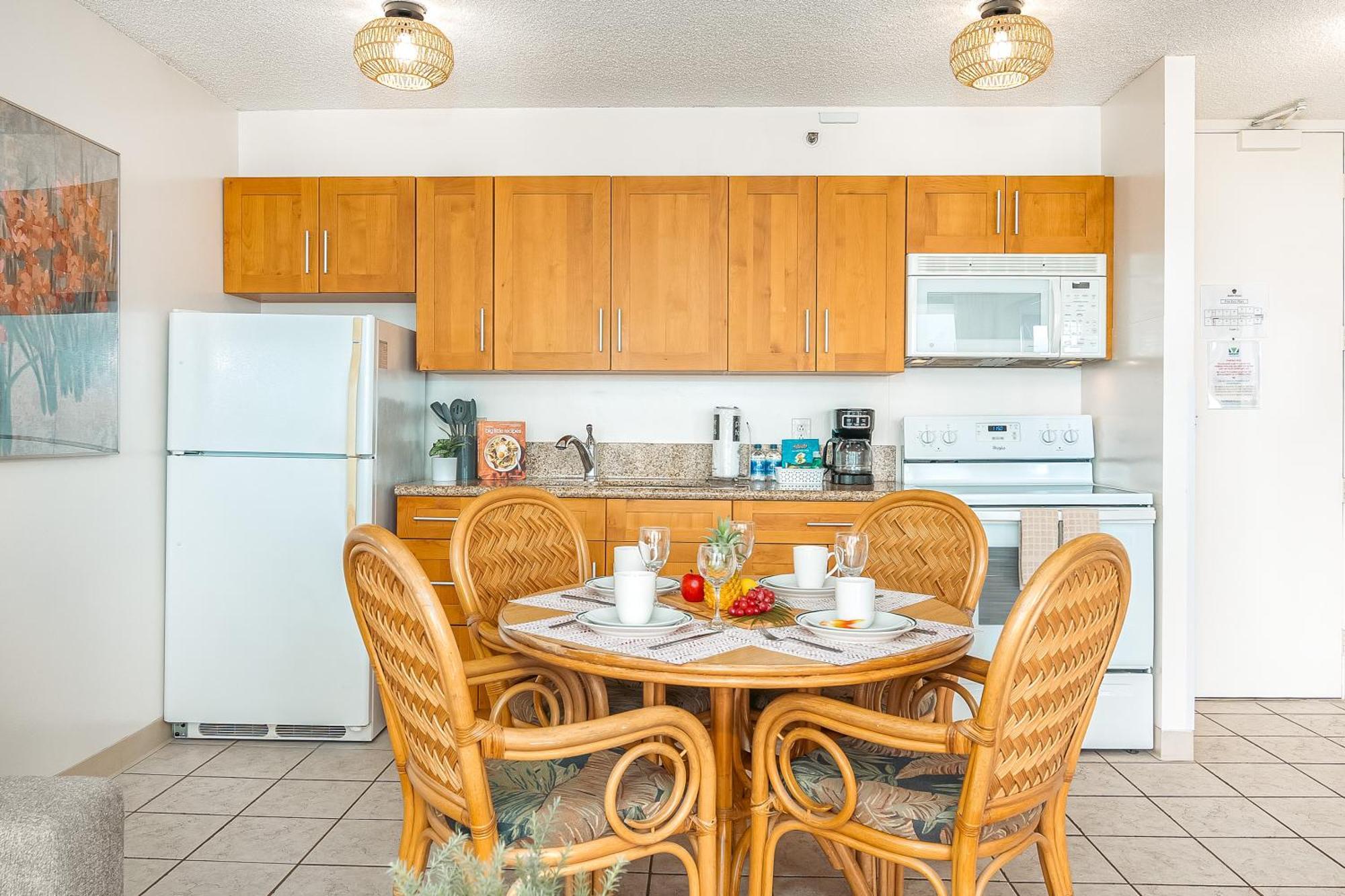 Charming 1br: Waikiki Banyan, Ocean View + Parking *