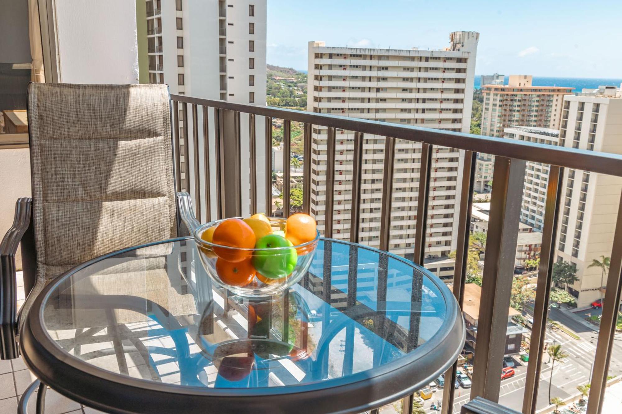 Charming 1br: Waikiki Banyan, Ocean View + Parking Appartement *