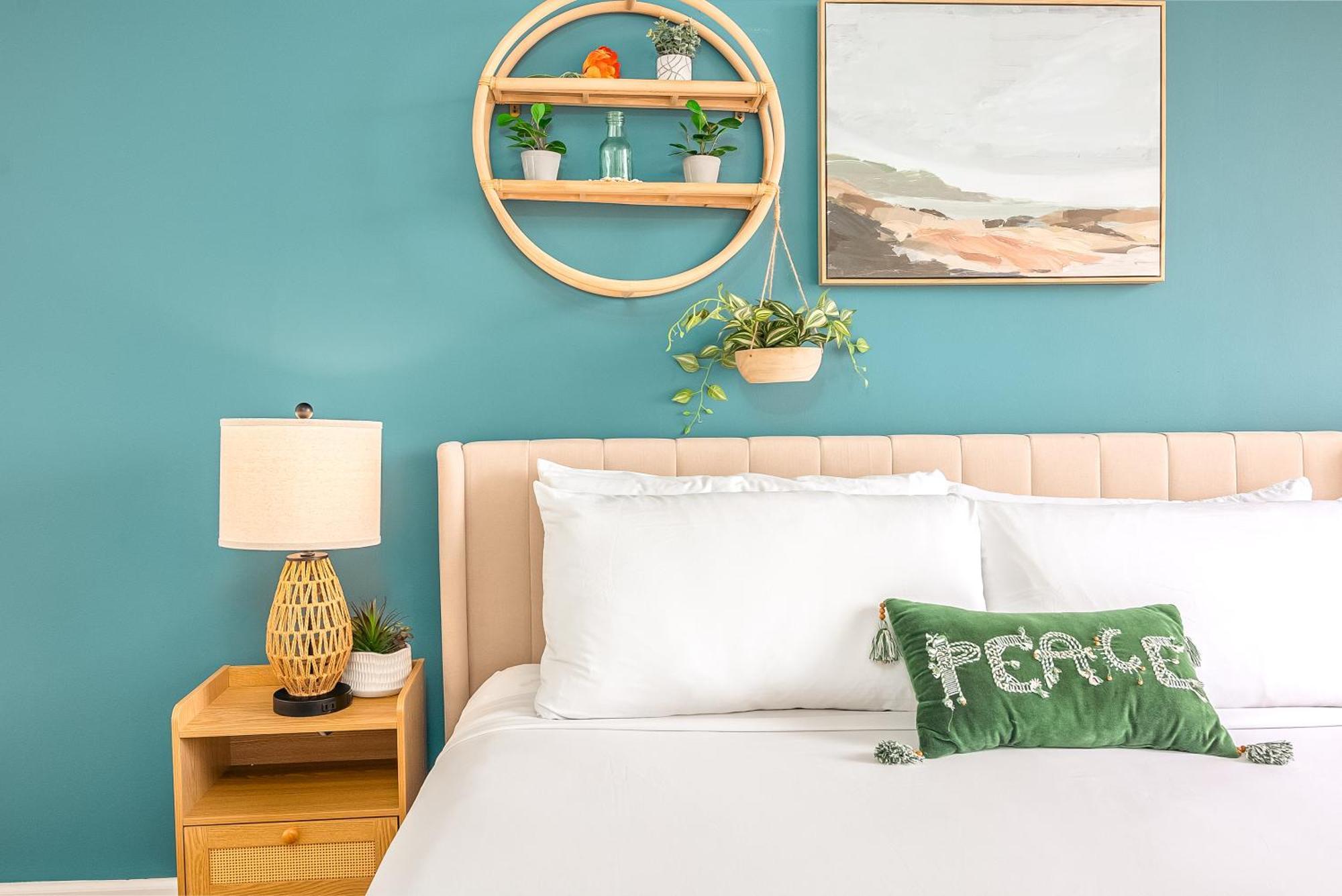 Charming 1br: Waikiki Banyan, Ocean View + Parking Appartement