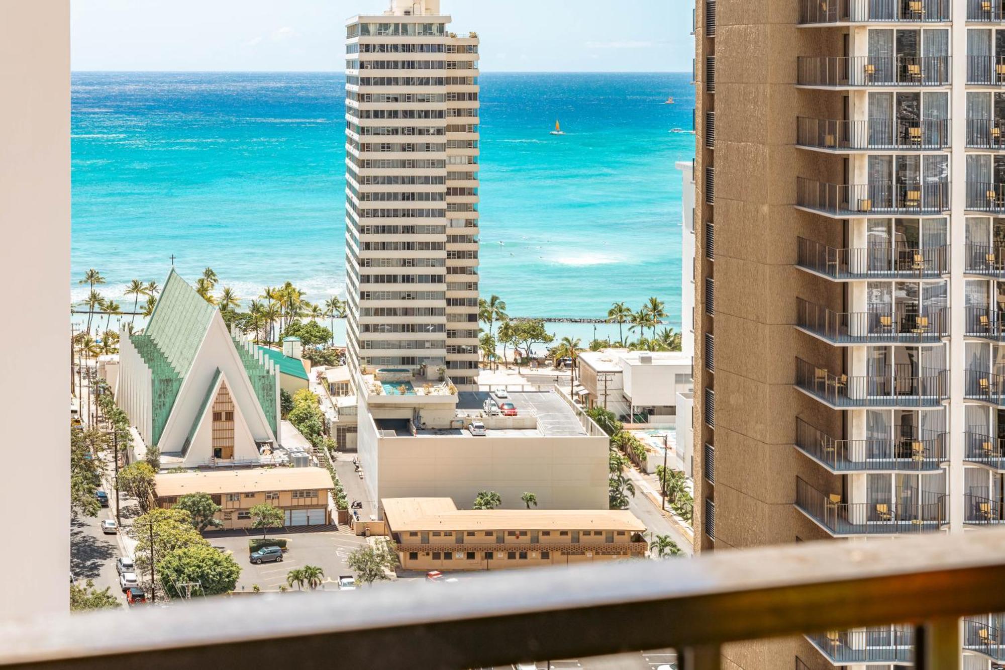 Charming 1br: Waikiki Banyan, Ocean View + Parking Honolulu