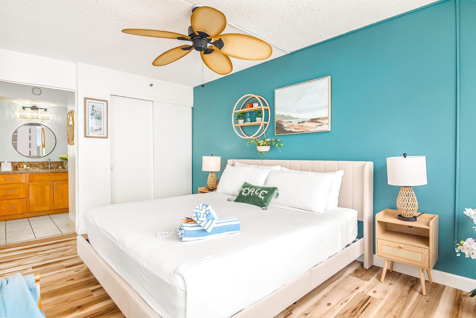 Charming 1br: Waikiki Banyan, Ocean View + Parking Appartement