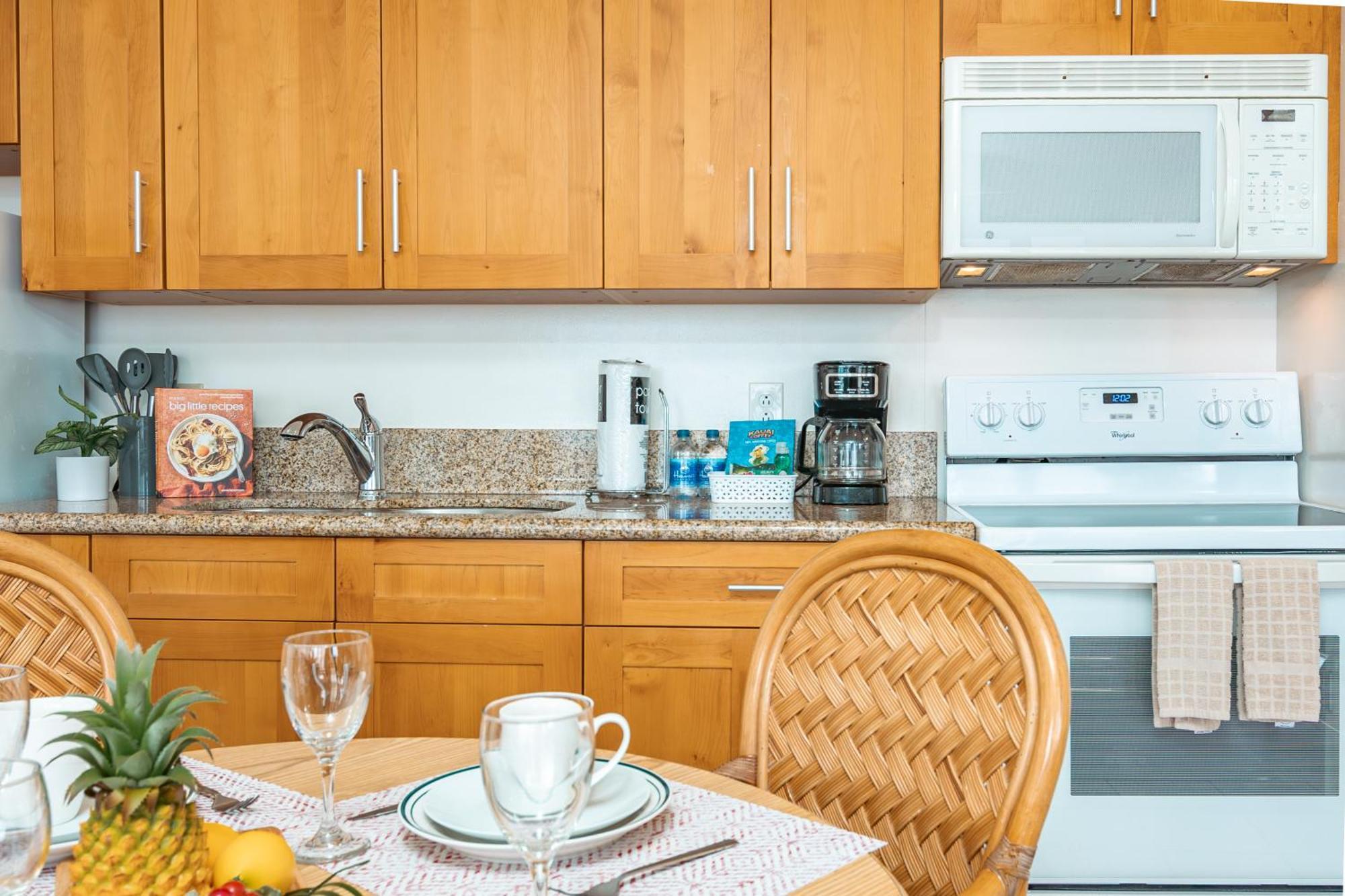 Charming 1br: Waikiki Banyan, Ocean View + Parking * Honolulu